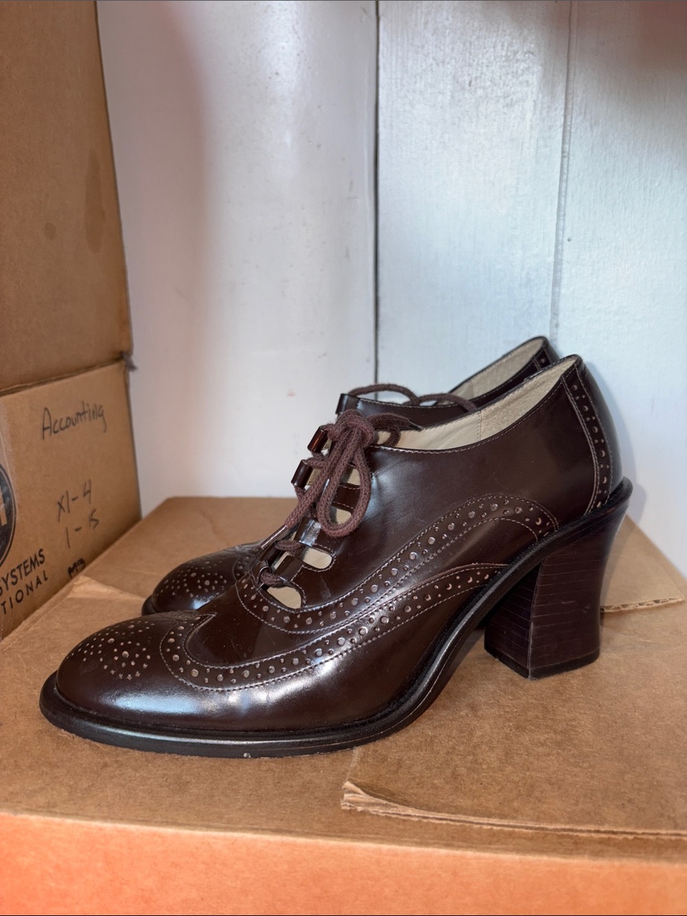 Kenneth Cole Dark Brown Lace-Up Block Heel Oxfords 8.5M
